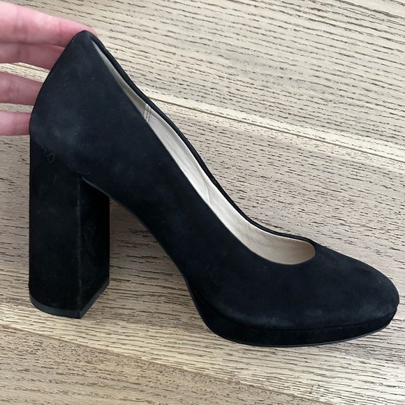 Black suede Cole Haan heels - Picture 5 of 6